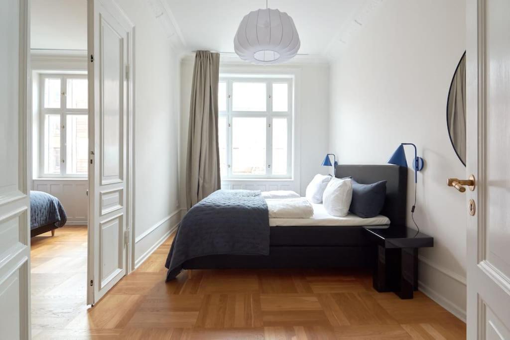 Spacious 3 Bedroom Manor Flat Next To Tivoli Copenhagen Exterior photo