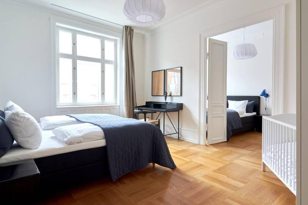 Spacious 3 Bedroom Manor Flat Next To Tivoli Copenhagen Exterior photo