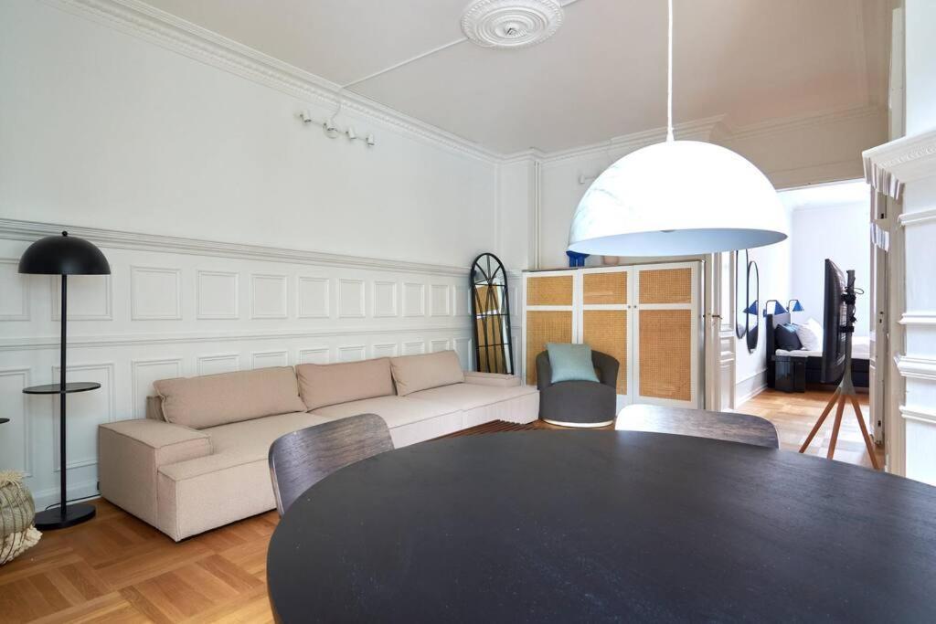 Spacious 3 Bedroom Manor Flat Next To Tivoli Copenhagen Exterior photo